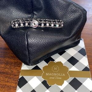 Magnolia and Vine Mini-Electricfied stretch bracelet, the one size fits most